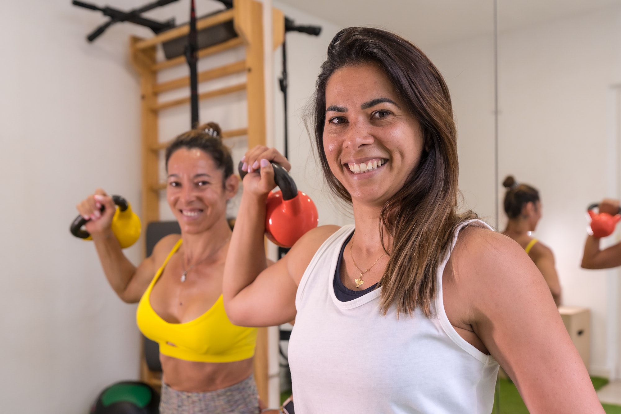 Latin girl doing sports in a session of physical therapy and sports osteopathy